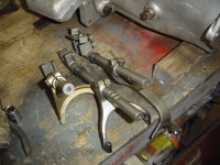  selector rods assembled with new seals and a new fork for 1st/2nd selector